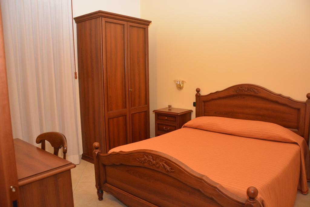 Pinus Rooms Benevento Buitenkant foto