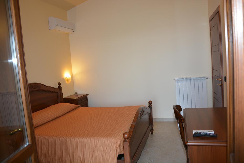 Pinus Rooms Benevento Buitenkant foto